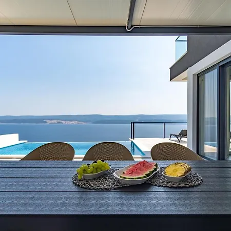 Villa Seaview Marila With A Private Pool With Hydromassage, 3 En Bedrooms, 1km From Lokva Rogoznica