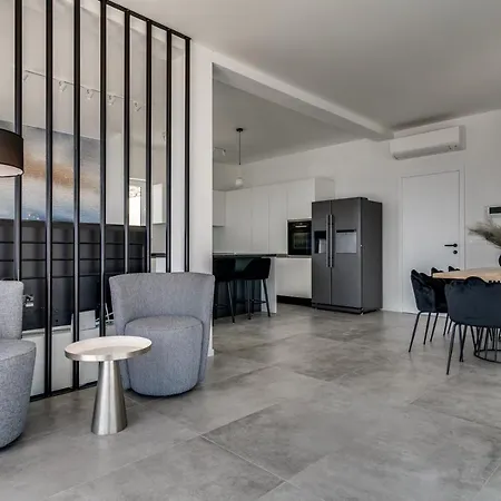 Villa Seaview Marila With A Private Pool With Hydromassage, 3 En Bedrooms, 1km From Lokva Rogoznica
