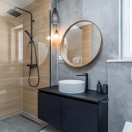 Villa Seaview Marila With A Private Pool With Hydromassage, 3 En Bedrooms, 1km From Lokva Rogoznica