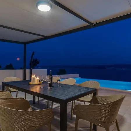 Seaview Marila With A Private Pool With Hydromassage, 3 En Bedrooms, 1km From Villa