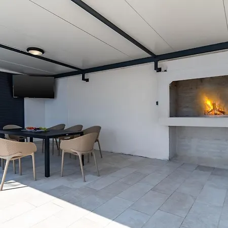 Seaview Marila With A Private Pool With Hydromassage, 3 En Bedrooms, 1km From