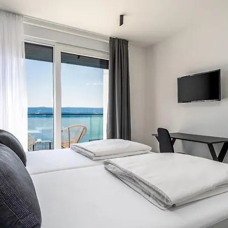 Seaview Marila With A Private Pool With Hydromassage, 3 En Bedrooms, 1km From Lokva Rogoznica