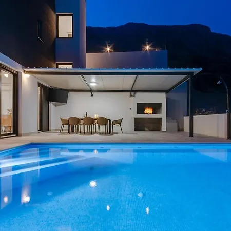 Seaview Marila With A Private Pool With Hydromassage, 3 En Bedrooms, 1km From Villa *