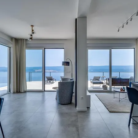 Villa Seaview Marila With A Private Pool With Hydromassage, 3 En Bedrooms, 1km From Lokva Rogoznica